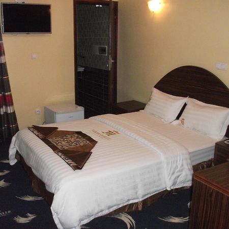 Mbayaville Hotel 두알라 외부 사진