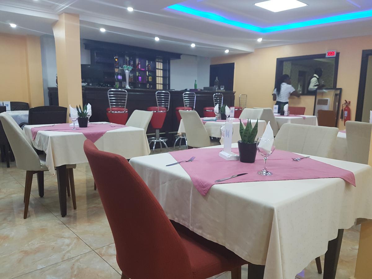 Mbayaville Hotel 두알라 외부 사진