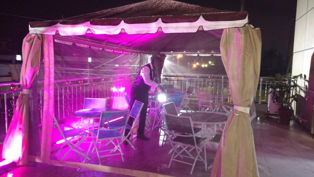 Mbayaville Hotel 두알라 외부 사진