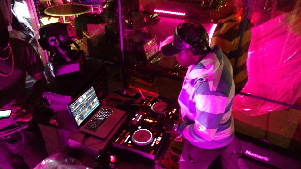 Mbayaville Hotel 두알라 외부 사진